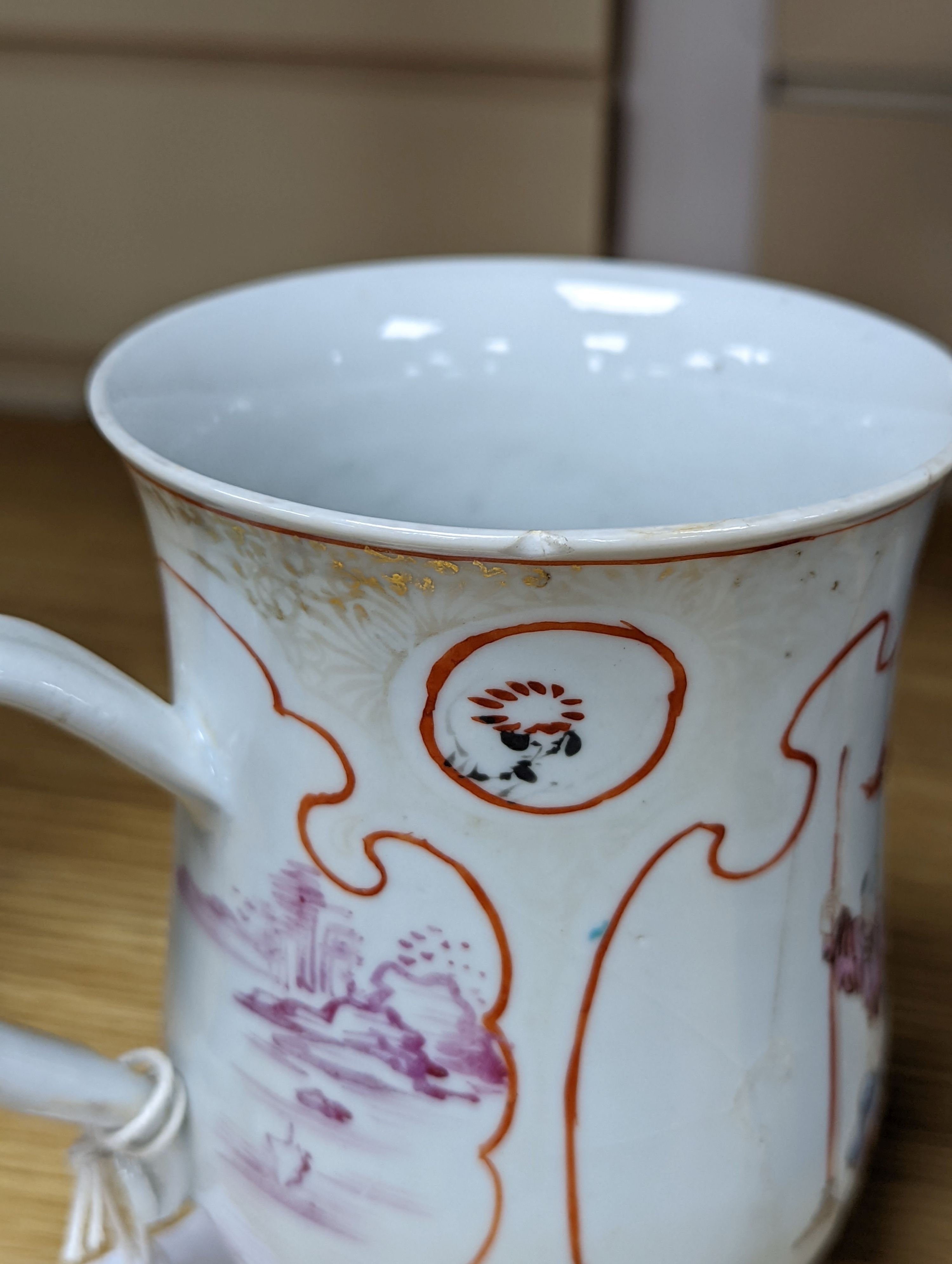 An 18th century Chinese export famille rose mug , 14cm